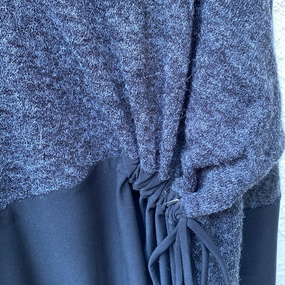 Sympli hooded grey black size 14 grey acrylic with poly black hood sweater - Picture 7 of 8